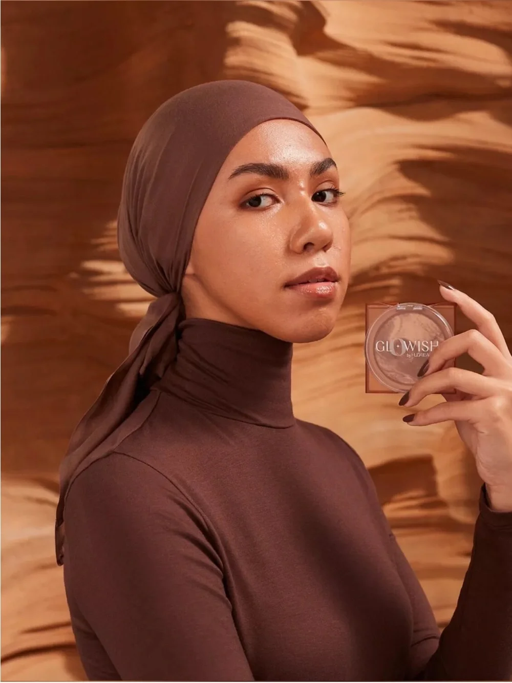 HUDA BEAUTY GLOWISH SOFT RADIANCE BRONZING POWDER;—02 MEDIUM